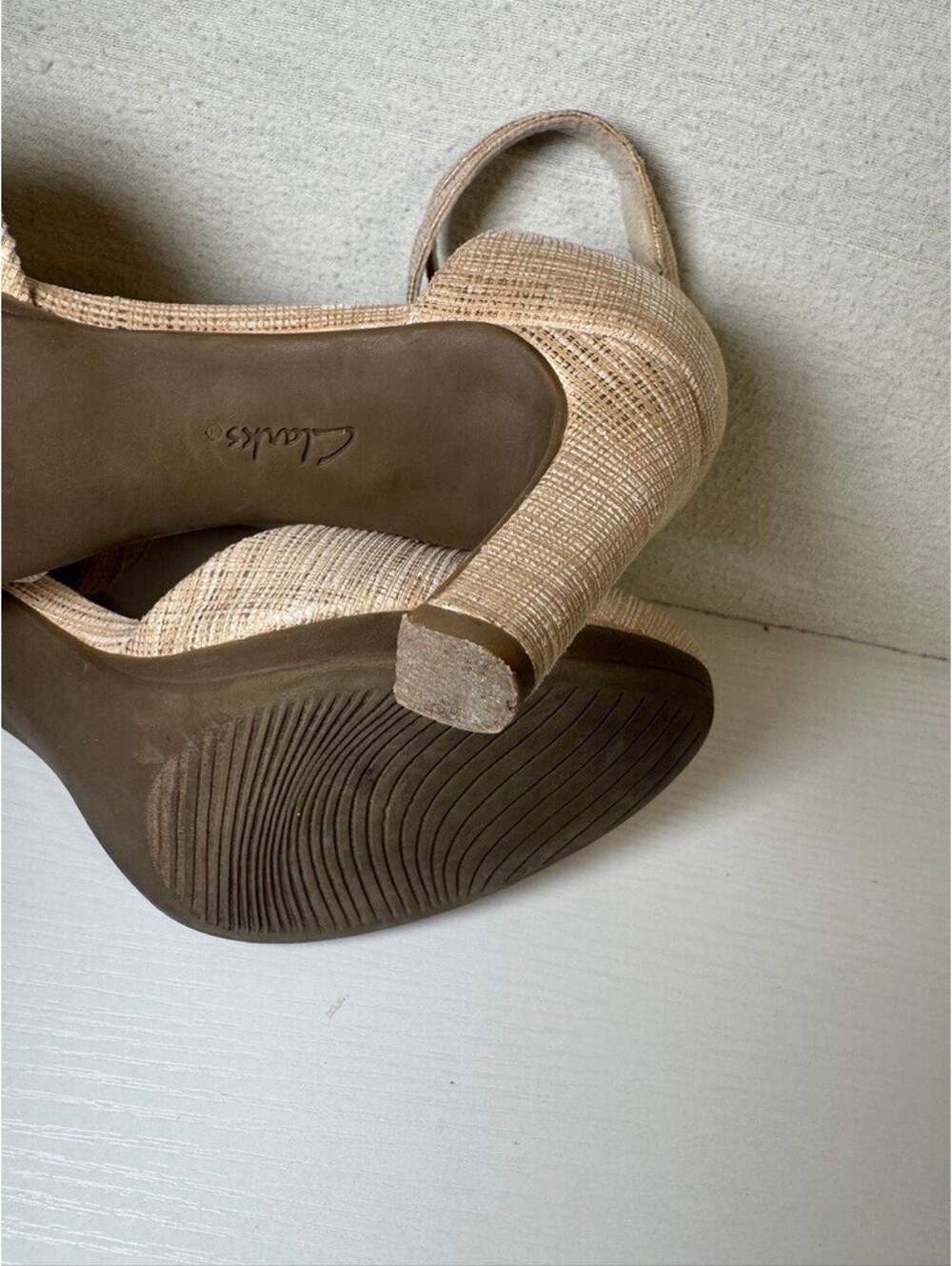 Clarks Collection Women's Ambyr Skip Beige Metallic Ankle Strap Heels Size 8 US - Picture 10 of 11